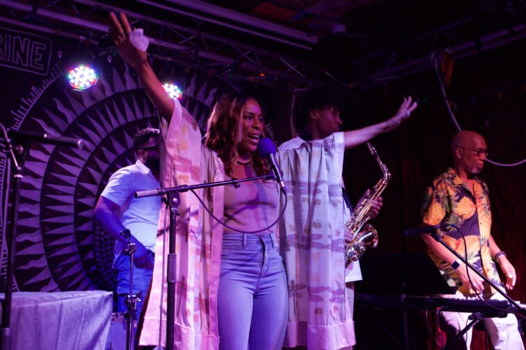 EEDDF4D1-0B2D-44A6-9AFB-515AE8C6EF59